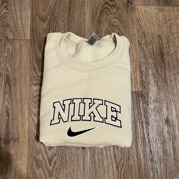 Gildan Other - Classic Nike Spellout Crewneck